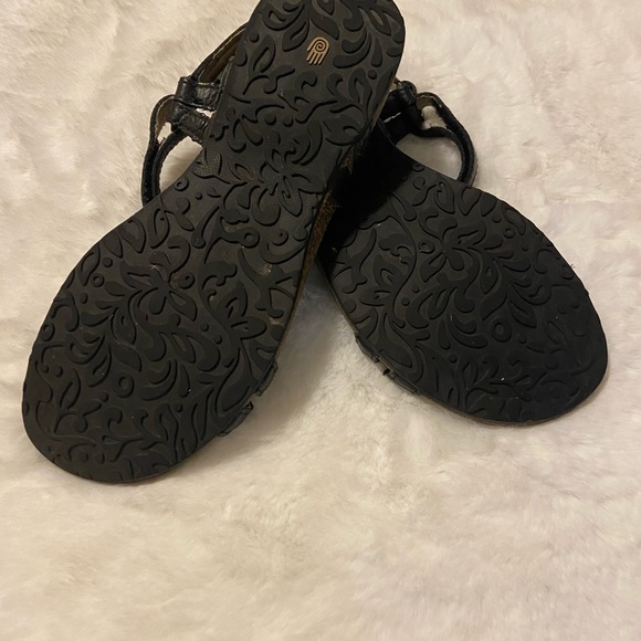 Teva - Picture 4 of 4